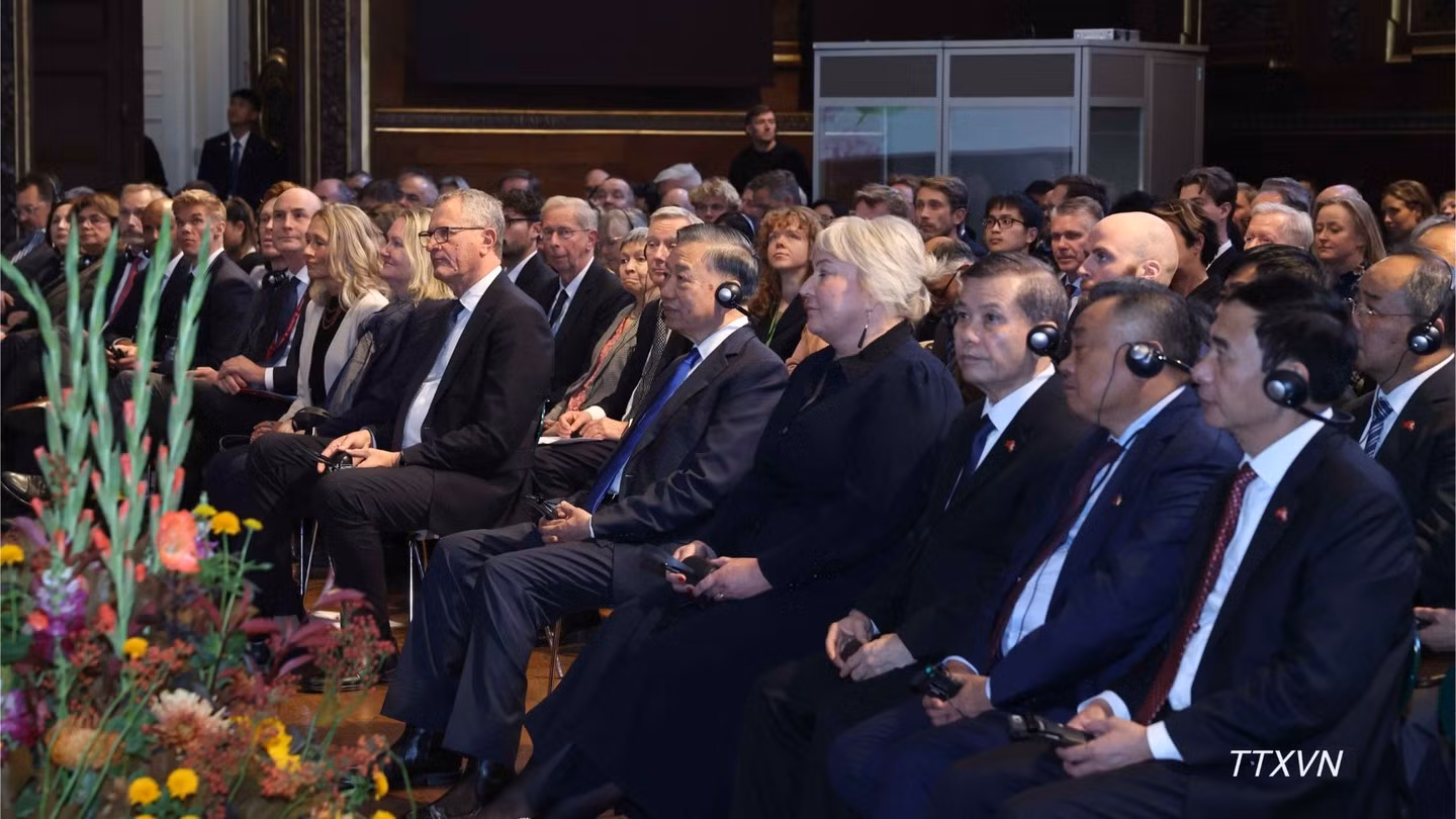 Delegates attend the policy speech delivered by General Secretary and President To Lam at the University of Copenhagen. (Photo: VNA)