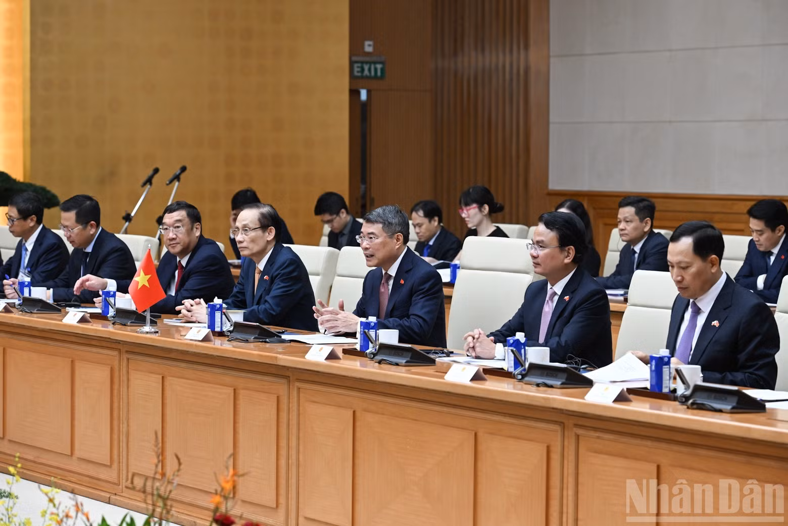 Prime Minister Le Minh Hung and members of the Vietnamese Government hold talks with Polish Prime Minister Donald Tusk.