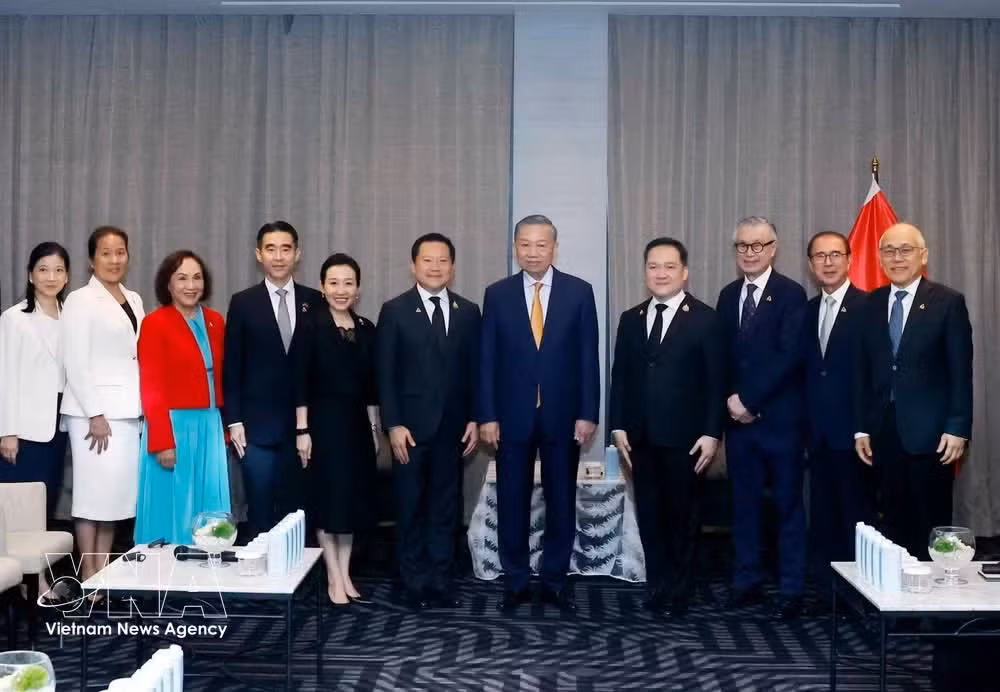 Party General Secretary and State President To Lam receives Thapana Sirivadhanabhakdi, Executive Chairman of TCC Group and CEO of Thai Beverage Public Company Limited (ThaiBev), in Bangkok on May 27, 2026. (Photo: VNA)