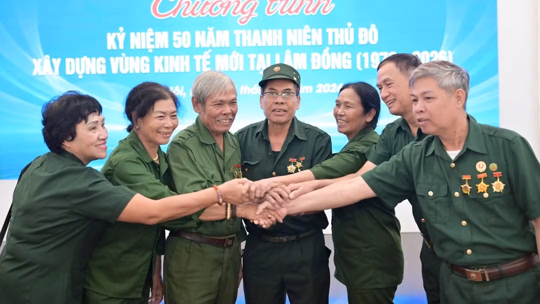 A reunion in the capital last August of former youth volunteers who helped build Ha Noi’s new economic zone in Lam Dong decades ago. (Photo: NDO)