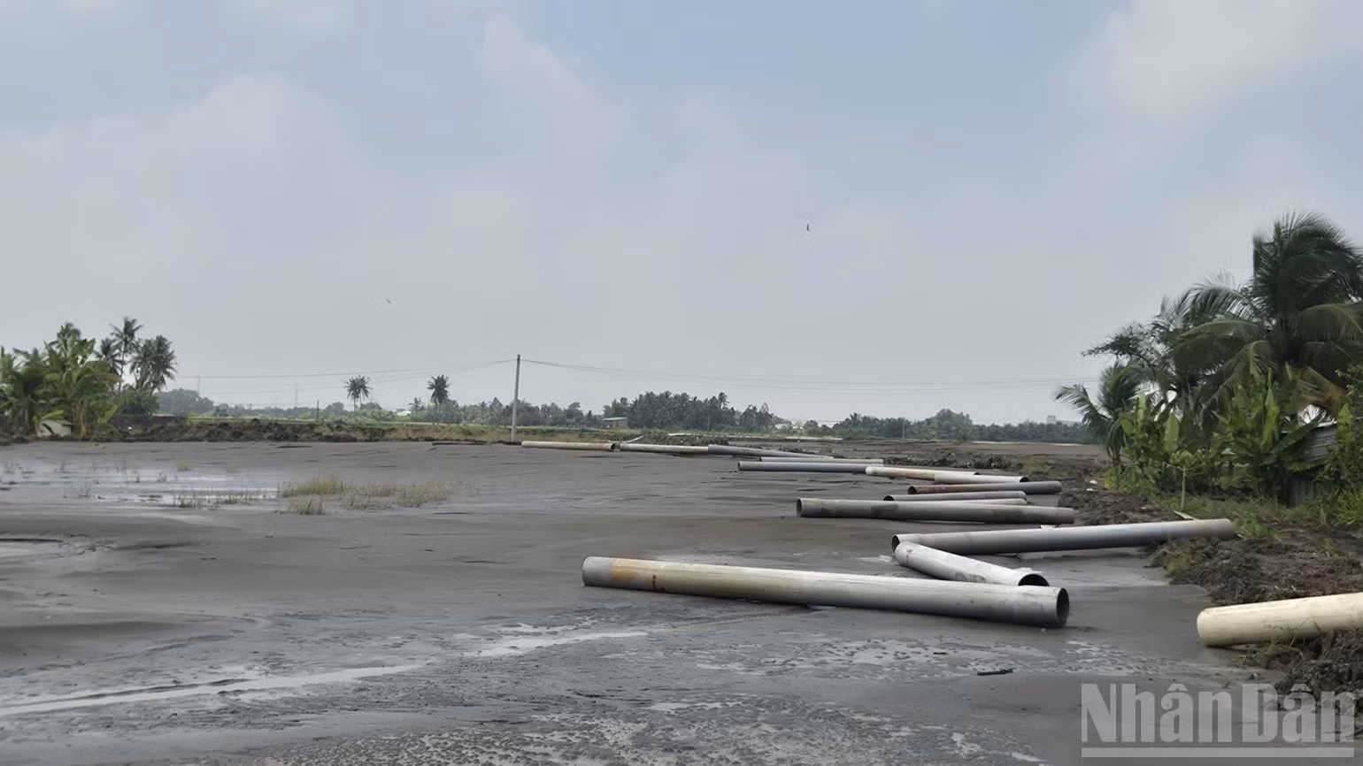 Contractors are constructing a resettlement area for the Ring Road 4 section passing through Tay Ninh Province. (Photo: THANH PHONG)