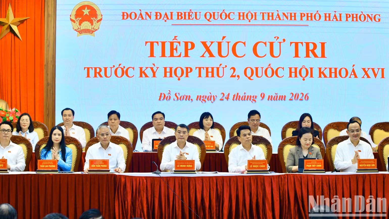 Prime Minister Le Minh Hung and other NA deputies of Hai Phong meet with local voters on September 24. (Photo: NDO)
