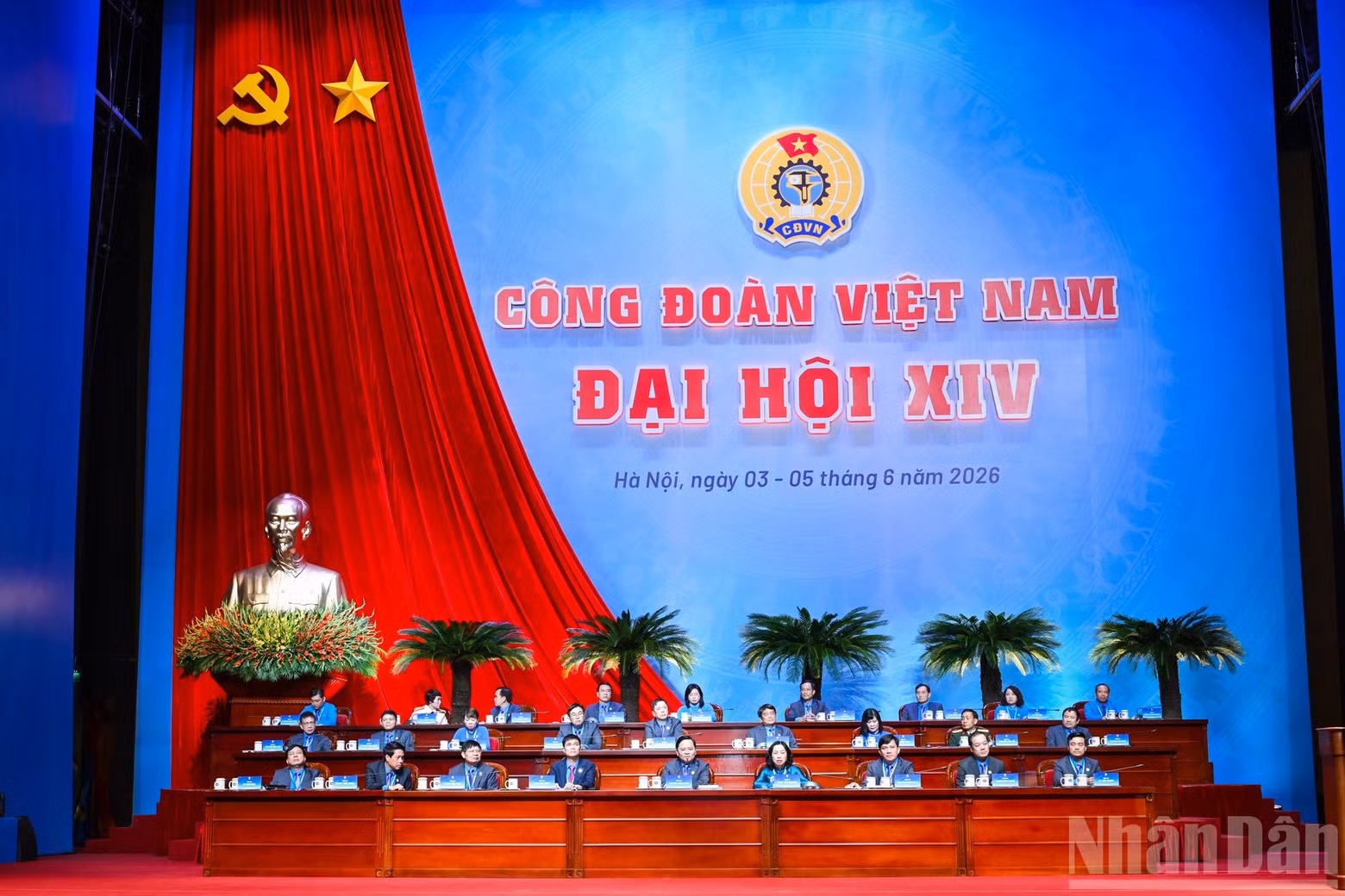 The congress also sets out a number of key programmes, including membership development, establishment of grassroots trade unions, and participation in Party building within enterprises; reform of trade union finance works and enhancement of trade union member welfare; and trade unions accompanying the Government in improving labour productivity and achieving double-digit growth targets.