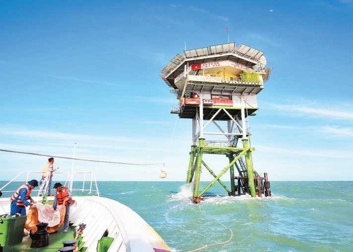 Remote islands carry hometown silhouette ảnh 1