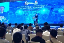 Deputy Director of VNNIC Nguyen Truong Giang speaks at the event 