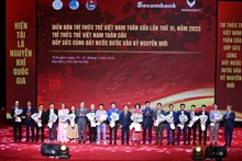 The Executive Board of the Global Network of Young Vietnamese Intellectuals for the 2025–2027 term launched at the event (Photo: HAI LAM)