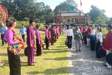 International delegates explore Muong culture