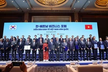 At the MoU exchange during Viet Nam - RoK Economic Forum (Photo: VNA)
