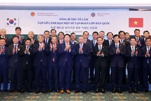 Party General Secretary To Lam and a high-ranking Vietnamese delegation meet with leaders, chairpersons and CEOs of major Korean conglomerates in Seoul on August 12. (Photo: VNA)