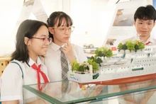 The exhibition draws much interest from schoolchildren 