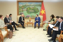 Deputy Prime Minister Tran Hong Ha (R) and Dutch Ambassador to Viet Nam Kees van Baar at their meeting in Ha Noi on August 14. (Photo: VGP)