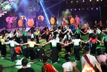 A folk dance at the opening ceremony of the National Tourism Year 2024 in Dien Bien Province (Photo: vietnamtourism.gov.vn)