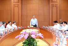 Party General Secretary To Lam speaks at the working session