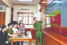 Staff, lecturers, and students at the People's Public Security Academy apply AI technology in enrolment. (Photo: THE DAI)