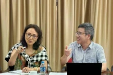 Bagie Sherchand, Director of Strategic Partnerships and Alliances at the National Cooperative Business Association – CLUSA International (left) and Ngo Xuan Nam, Deputy Director of the Viet Nam Sanitary and Phytosanitary Notification Authority and Enquiry Point at a working session in Ha Noi on June 5. (Photo: VNA)