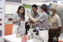 Visitors at the expo (Photo: qdnd.vn)