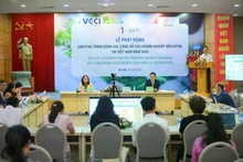 Delegates at the kick-off ceremony for the programme on benchmarking and annoucing sustainable companies in Viet Nam 2025 (Photo: doanhnhantrevietnam.vn) 