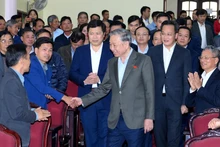 Party General Secretary To Lam and NA deputies are welcomed by locals in Hung Yen on December 15, 2025 (Photo: NDO)