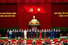 General Secretary To Lam and members of the Politburo and the Secretariat of the 14th Party Central Committee make their debut at the first meeting of the 14th Party Central Committee. (Photo: VNA)