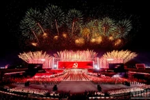 [In Pictures] Cinematic-perfect fireworks light up Ha Noi skies for successful conclusion of 14th National Party Congress