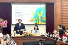 Deputy Minister of Culture, Sports and Tourism Ta Quang Dong delivers a speech at the press conference.