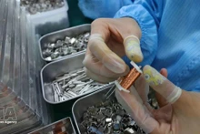 Electronic components are manufactured at the SANYOU VIETNAM Electronic Equipment Co., Ltd. in Tu Ha Industrial Park, Hue city. (Photo: VNA)