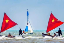A series of marine sports activities such as sailing, flyboarding, stand-up paddleboarding (SUP) and jet surfing along Thuy Van beach showcase the city’s potential in developing its marine economy and high-end tourism services. (Photo: VNA)