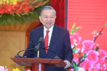 General Secretary To Lam speaks at the gathering, offering Tet wishes to officials, civil servants and employees of the Party Central Committee’s Office. (Photo: DANG KHOA)