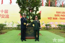 Vietnamese Minister of National Defence General Phan Van Giang (R) and Chinese Minister of National Defence Senior Lieutenant General Dong Jun attend the 10th Viet Nam–China Border Defence Friendship Exchange in Quang Ninh province. (Photo: qdnd.vn)