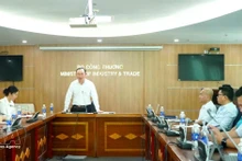 An overview of the meeting in Ho Chi Minh City to discuss measures to ease pressures on production and trade, and stablise the domestic market amid the escalating conflict in the Middle East. (Photo: VNA)