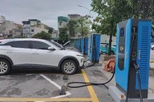 Ha Noi needs to urgently plan locations and build charging stations to meet residents’ demand. (Photo: Van Hoc)
