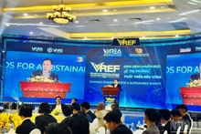Nguyen Van Khoi, Chairman of the Viet Nam Real Estate Association speaks at the forum.