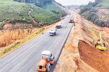 At the construction site of the Tuyen Quang–Ha Giang expressway. (Photo: Hai Dang)