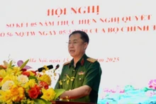 Major General Nguyen Dang Luc, Secretary of the Government Cipher Committee’s Party Organisation and Deputy Head of the Government Cipher Committee, delivers a speech at the conference reviewing five years of implementing Resolution No. 56.