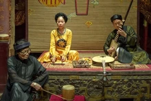 Meritorious Artist Bach Van (C) during a 'ca tru' performance. (Photo courtesy of Bach Van)