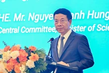 Minister of Science and Technology Nguyen Manh Hung speaks at the forum. (Photo: THE DAI)