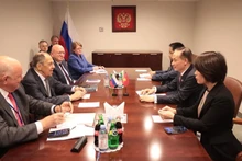 At the meeting between Acting Minister of Foreign Affairs Le Hoai Trung (second, right) and Russian Foreign Minister Sergey Lavrov (second, left) in New York on September 24 (Photo: VNA)