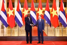 National Assembly Chairman Tran Thanh Man (R) and President of the National Assembly of People’s Power of Cuba Esteban Lazo Hernandez at their meeting in Ha Noi on November 2, 2024 (Photo: VNA)