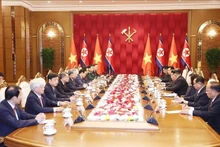 General Secretary of the Communist Party of Viet Nam (CPV) Central Committee To Lam (fifth, left) holds talks with General Secretary of the Workers' Party of Korea and President of the State Affairs of the DPRK Kim Jong Un (fourth, right) (Photo: VNA)