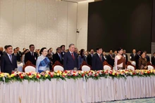 General Secretary of the Communist Party of Viet Nam (CPV) Central Committee To Lam and his spouse, together with General Secretary of the Lao People’s Revolutionary Party (LPRP) and President of Laos and his spouse, join delegates in the flag-raising ceremony. (Photo: VNA)