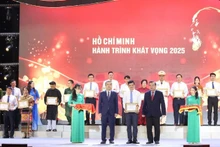 Outstanding models in studying and following President Ho Chi Minh’s example honoured at the programme.