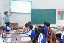 Teaching equipment gifted by Nhan Dan Newspaper has improved teaching and learning conditions for teachers and pupils at Ho Le Primary School.