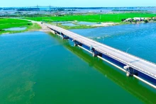 Thao Long Dam prevents saltwater intrusion and keeps fresh water for the downstream of the Huong River.