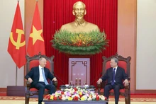 Party General Secretary To Lam (right) receives Nikolai Patrusev, Aide to the President of Russia and Chairman of the Maritime Board of Russia, in Ha Noi on September 16. (Photo: VNA)