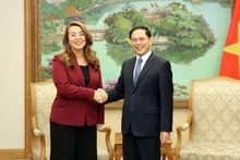 Deputy Prime Minister Bui Thanh Son (R) and Ghada Waly, UN Under-Secretary-General and Director-General, in Ha Noi on October 21. (Photo: baochinhphu.vn)