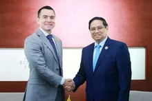 Prime Minister Pham Minh Chinh (R) meets with Ecuadorian President Daniel Noboa on the sidelines of the 16th Annual Meeting of the New Champions of the World Economic Forum (WEF) in Tianjin city, China, June 25, 2025. (Photo: VNA)