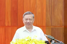 Party General Secretary To Lam addresses the working session (Photo: VNA)