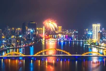 Spectacular fireworks display by Viet Nam’s Z121 team lights up Da Nang skies