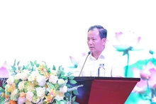 Vice Chairman of Lao Cai Provincial People’s Committee Hoang Quoc Khanh speaking at the conference