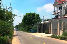 Inter-commune road passing through Dong Phu Commune (Chuong My District, Ha Noi) — a commune recently recognised as meeting the advanced new-style rural standards. (Photo: MINH VAN)